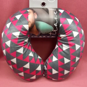 Almohada cojín de viaje en colores tonos gris y fucsia